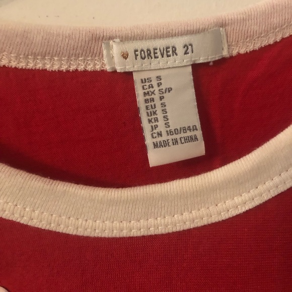 T shirt that says it’s sunny in LA - Picture 3 of 3